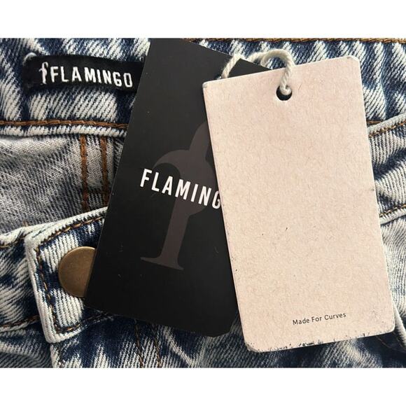 NWT Flamingo Mid-Rise Straight Leg Distressed Jeans Large (31X29) - Picture 6 of 7